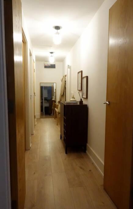 Stylish City-Centre Apartment With Balcony Liverpool Buitenkant foto