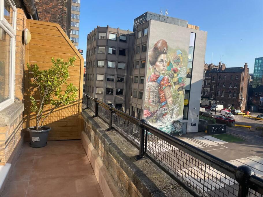 Stylish City-Centre Apartment With Balcony Liverpool Buitenkant foto